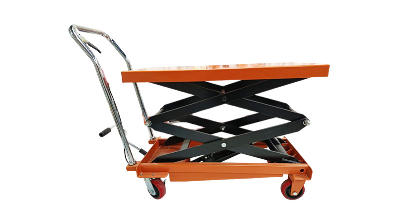 Hur hanterar man ett fel på en hydraulisk pump i en lastbil med hydraulisk lyftplattform?