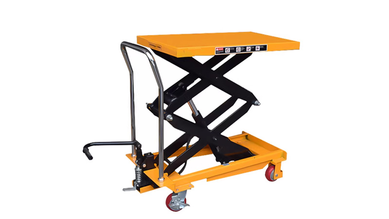 Hur lyfter en liten hydraulisk lyftbil motorn?